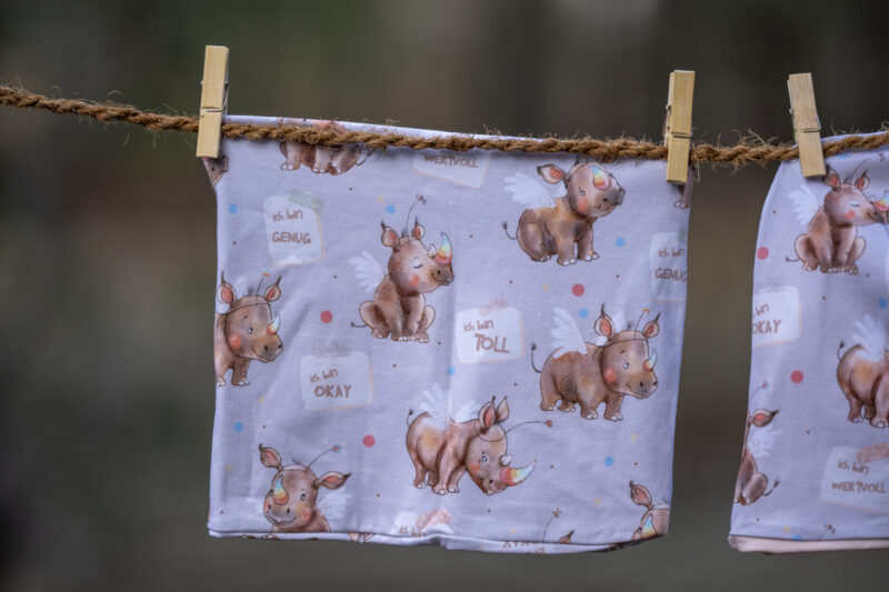 Mütze und Loop Nashörner