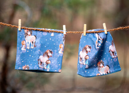 Mütze und Loop Einhorn und Mädchen